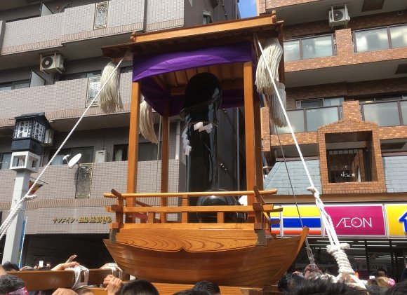 японский фестиваль пенисов праздник членов канамара мацури kanamara-matsuri отвратительные мужики дичь disgusting men